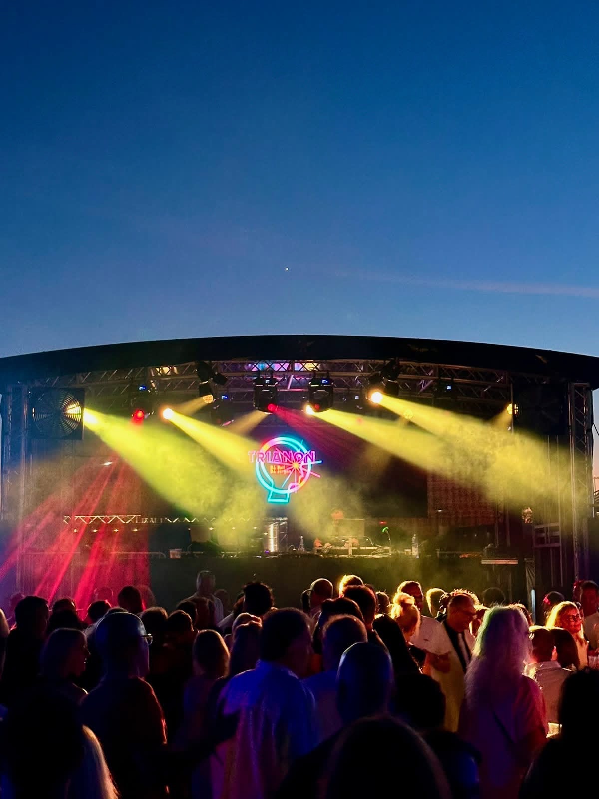 Trianon Hot-Summer-Night