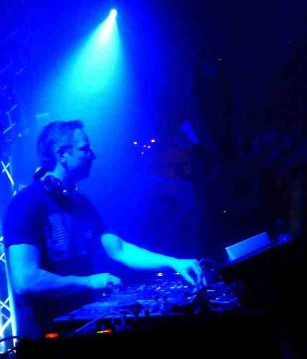 DJ Pejay auf der Bühne